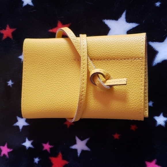 𝅺YELLOW walls/ect. - Picture 9 of 9